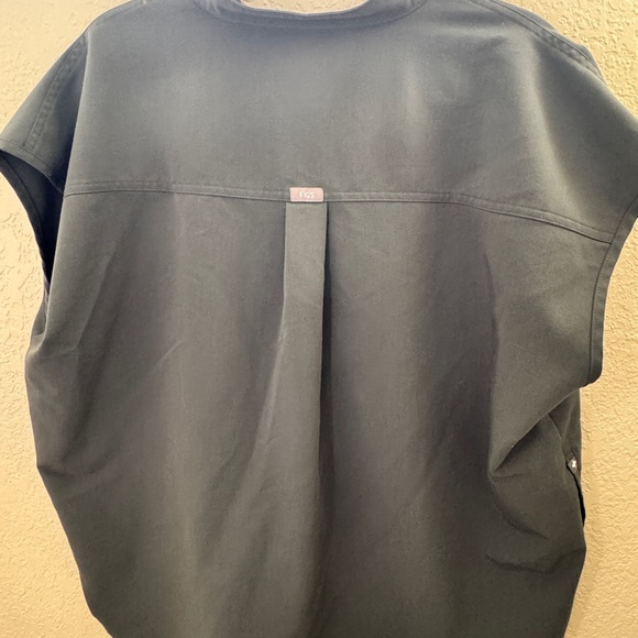 Figs Technical Rafaela Scrub Top - Picture 7 of 8